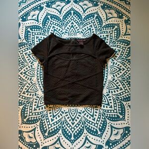 🌟❣️4/$10❣️🌟Sz Small black crop top cut out in front